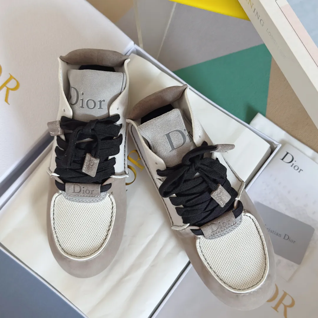 Men's shoes 💰680 Top version: Dior Roadie series catwalk couple style handmade casual sports shoes delivery counter exquisite packaging 🛍📦 ▪️Material: original custom imported first-layer cowhide ▪️Inner lining: original custom leather lining ▪️Sole: original molded anti-slip rubber material ▪️Sole thickness: 2CM ▪️Size: women's 35-40 / Men's 39-45